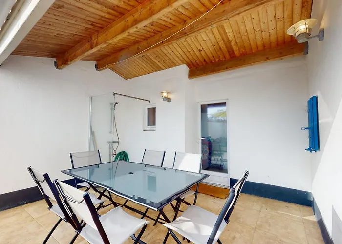 La Bleu 300 M De La 度假居