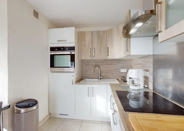 La Bleu 300 M De La 度假居