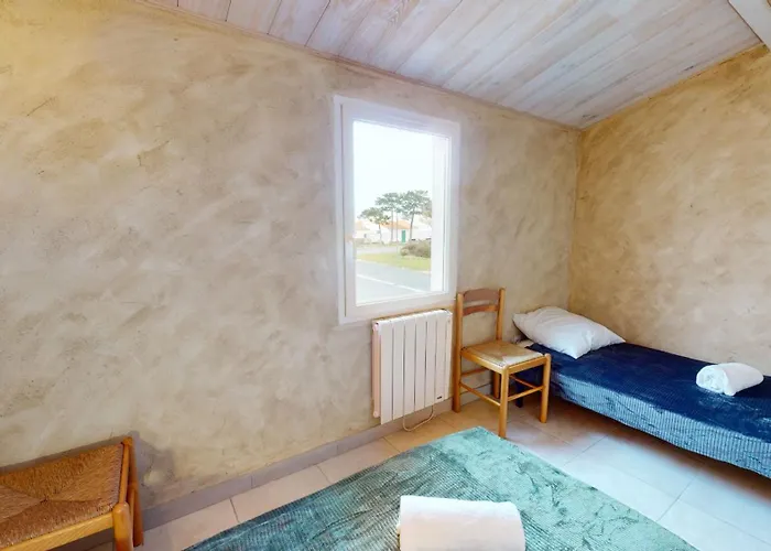 La Bleu 300 M De La 度假居